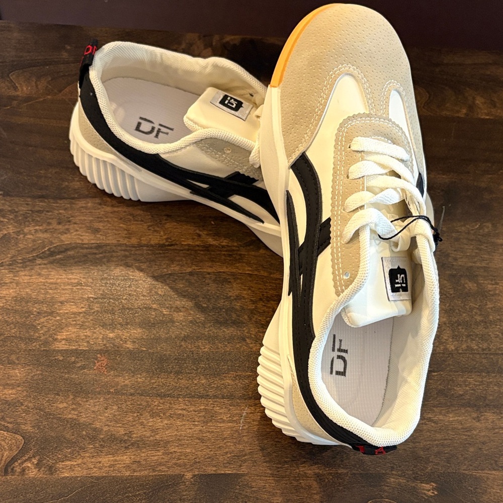 De Florence Women's Athletic Sneakers in White, Black & Light Grey